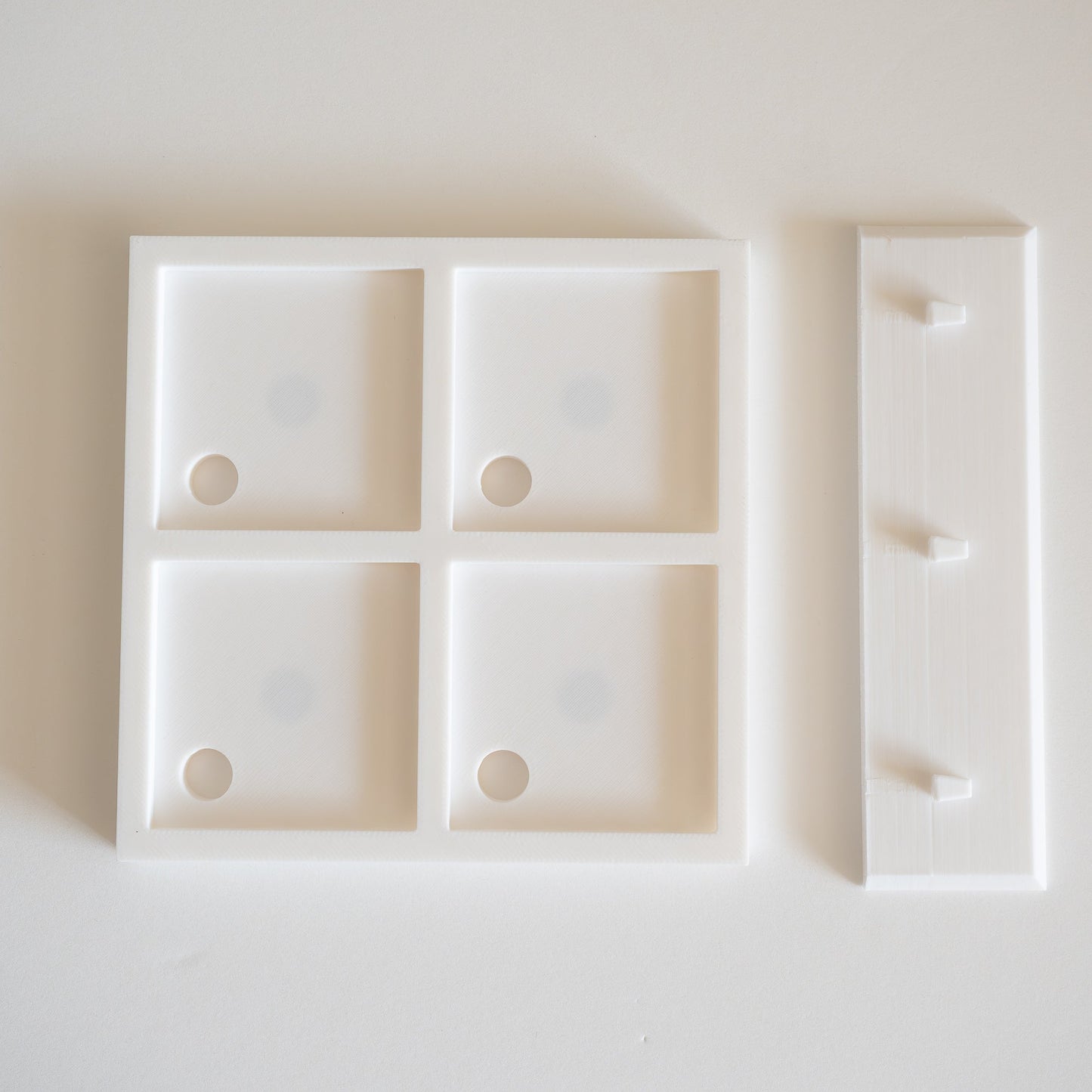 2x2 square frame for magnet display Attractive Memories Ltd.