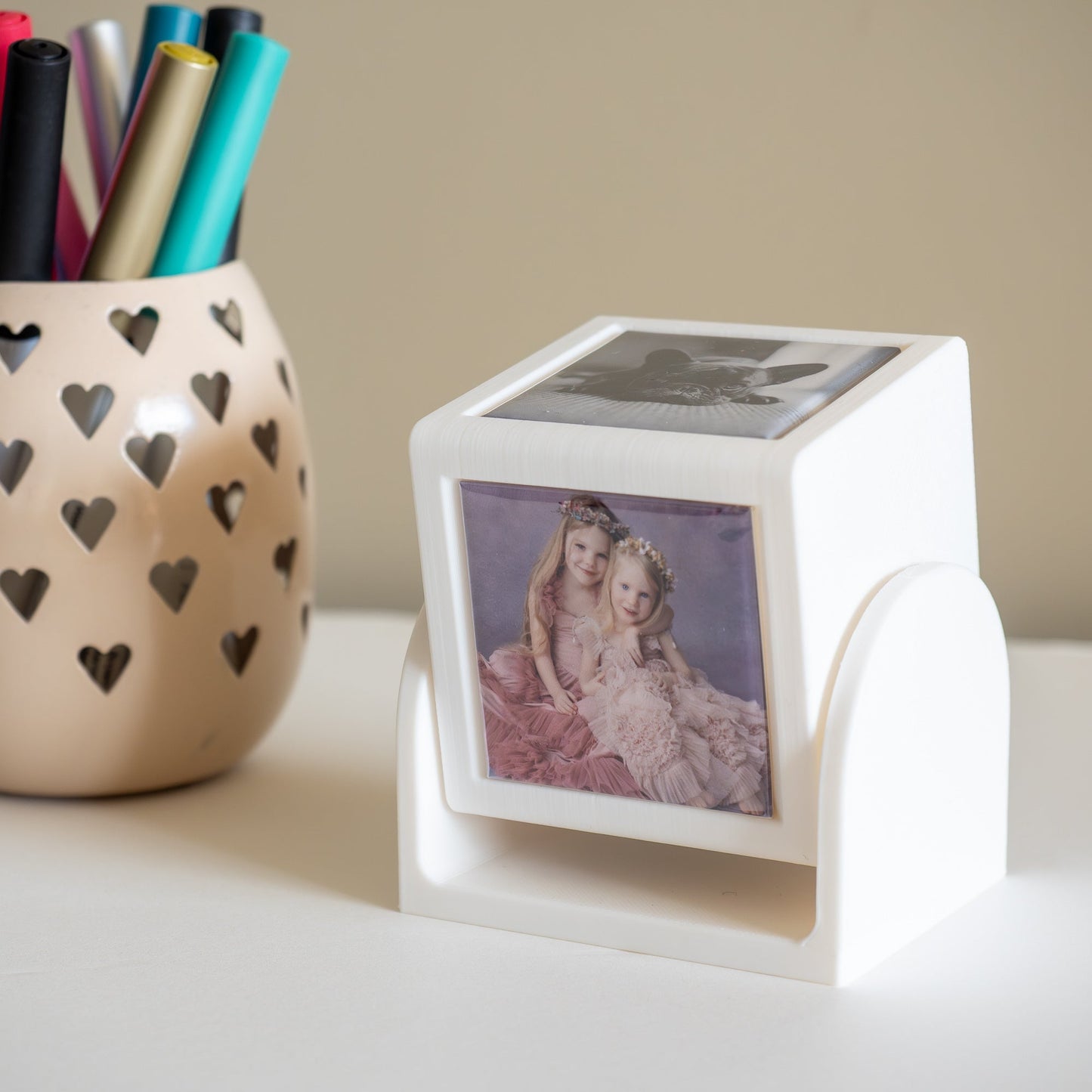 Rotating frame for magnet display Attractive Memories Ltd.